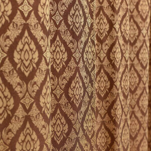Brun gardin Thai mönster 240x200 cm – Rumsdelare