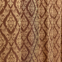 Brun gardin Thai mönster 240x200 cm – Rumsdelare