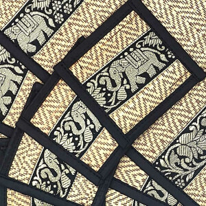 Thai Tabla Set Posavasos Lugar Set 8 Piezas Bast con Elefante Patrón Negro