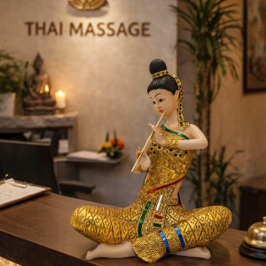 Figurine de Musicienne Thaïlandaise avec Flûte (Khlui)