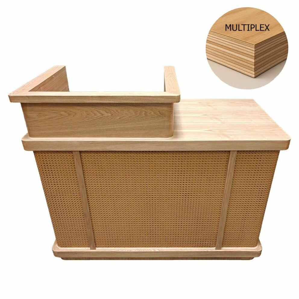 Rezeption Theke aus Holz mit Rattangeflecht