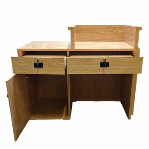 Rezeption Theke aus Holz mit Rattangeflecht