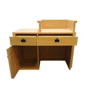 Rezeption Theke aus Holz mit Rattangeflecht