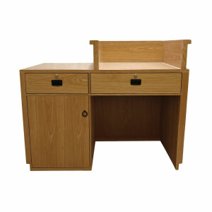 Rezeption Theke aus Holz mit Rattangeflecht