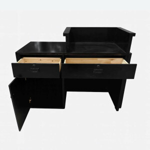 Rezeption Theke aus Holz mit Rattangeflecht